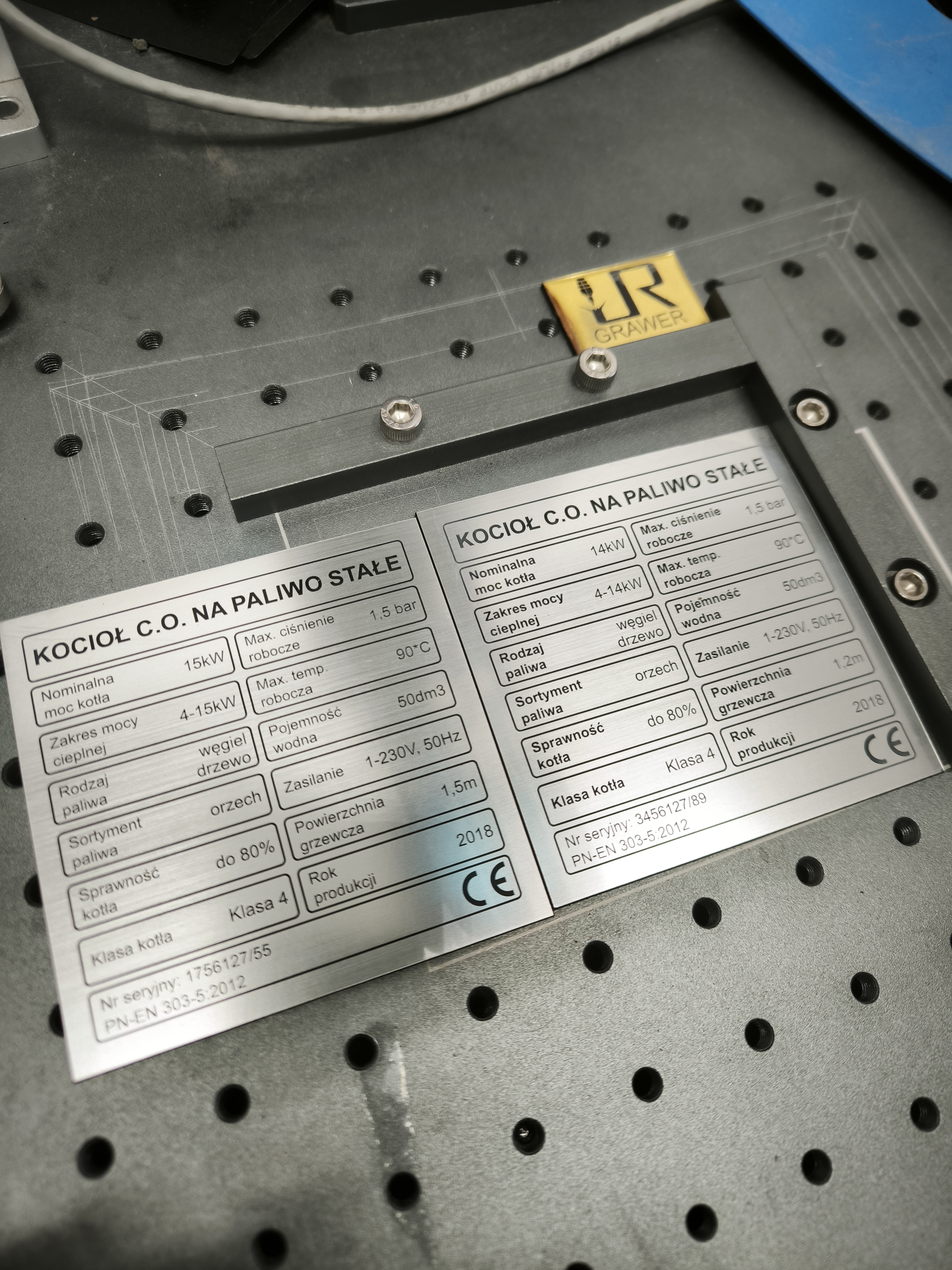 Kolorowe tabliczki z laminatu grawerskiego